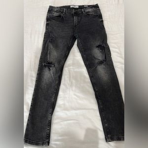 Men’s distressed black skinny jeans